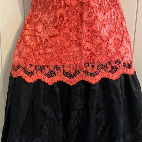 Boutique coral lace top - Picture 2 of 4